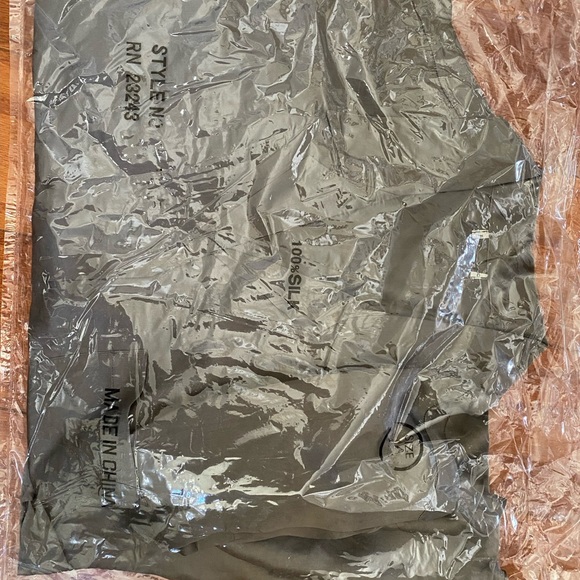 Brand New Women’s Silver Color  100% Silk Pajamas - Picture 11 of 11